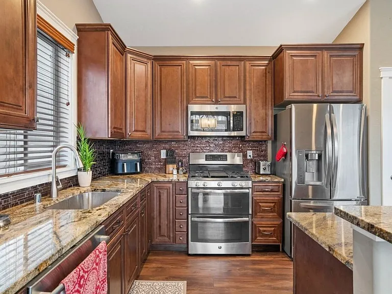 2720 S Seabiscuit Dr — Photo 3