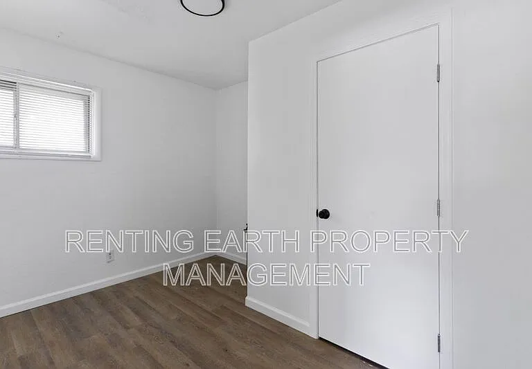 9835 Winkler Dr — Photo 10