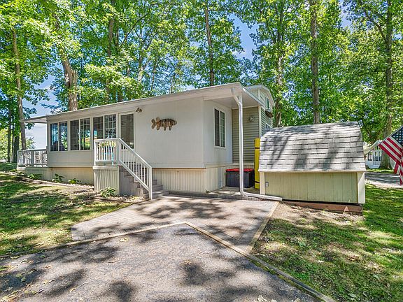 2nd image of 634 Hillview Ln
