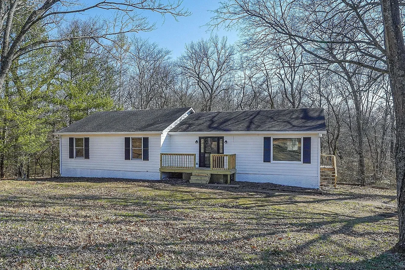 210 Elliott Court - 1 — Photo 2