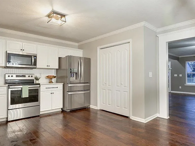 756 Keyes Dr — Photo 8