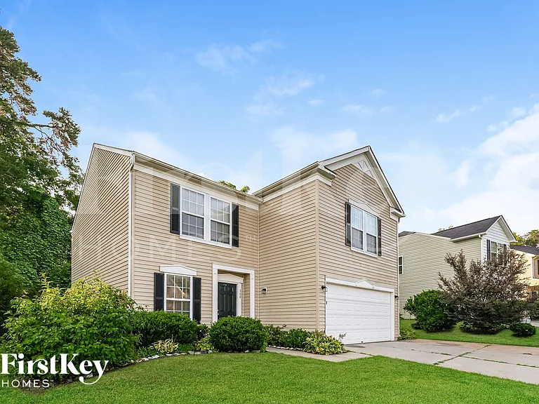 340 Kendall Dr — Photo 2