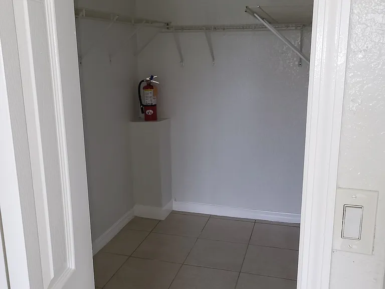 31 NE 13th Ave #31 — Photo 6