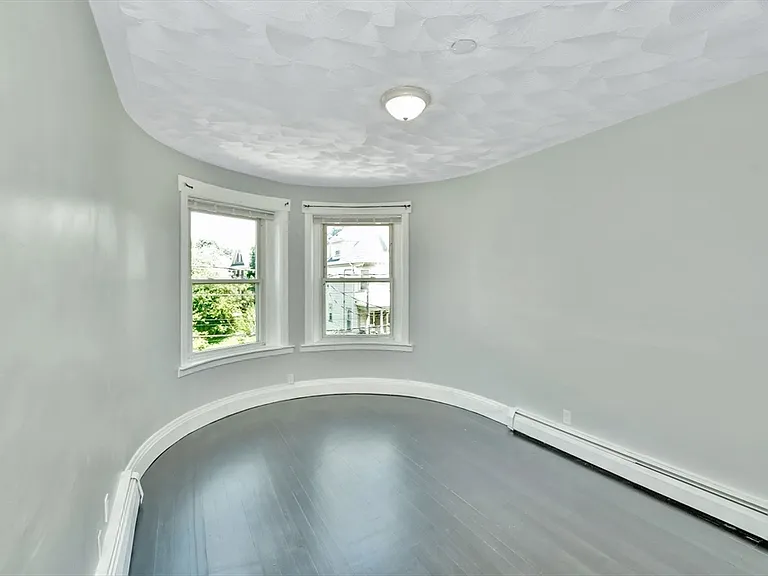 9 Ruthven St #2 — Photo 9
