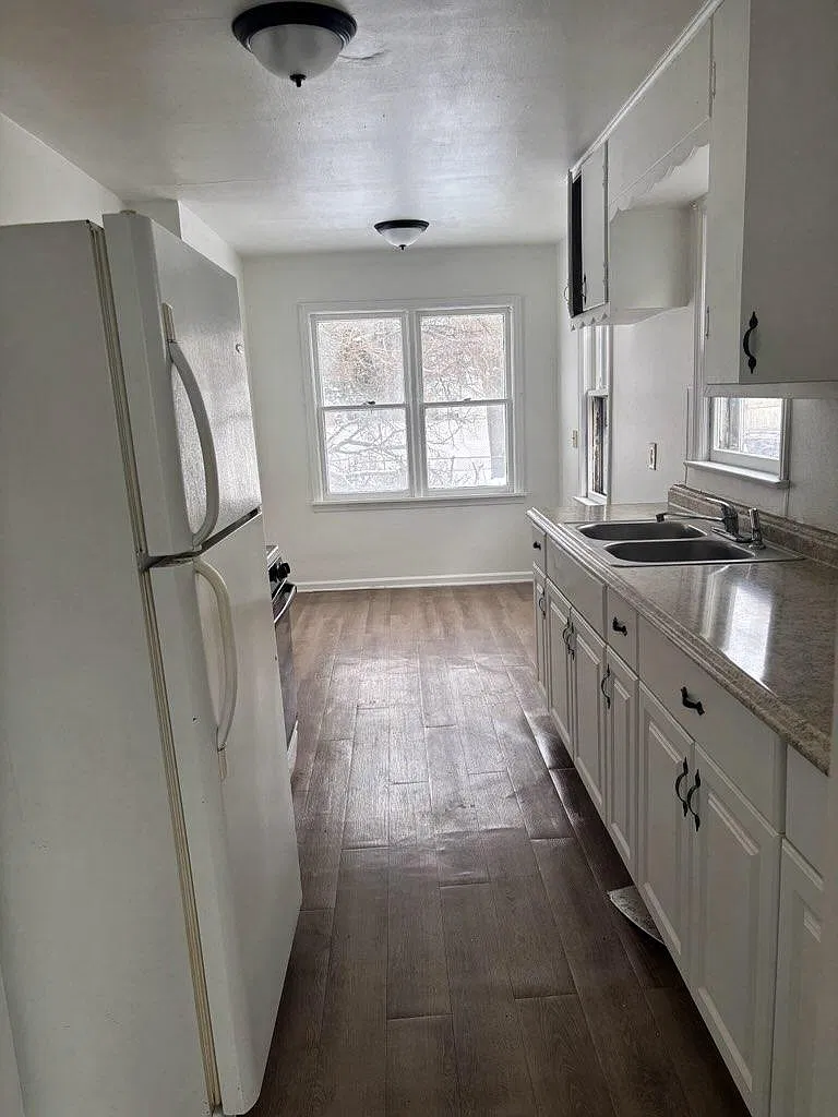 2 bed, 708 sqft, $975 — Photo 3