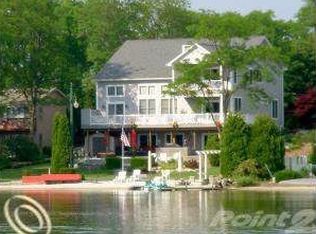 1215 Heights Rd, Lake Orion, MI 48362