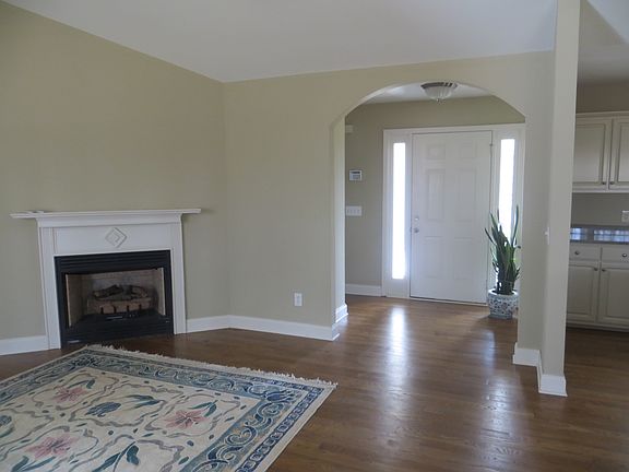 2nd image of 513 Ash Wood Ln
