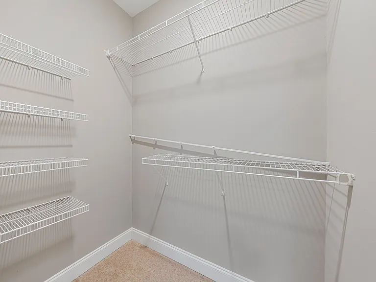 Mount Victor Olde Towne Luxury Apartments — Photo 59