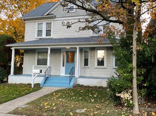 122 Chaffee Ave #B, Albertson, NY 11507