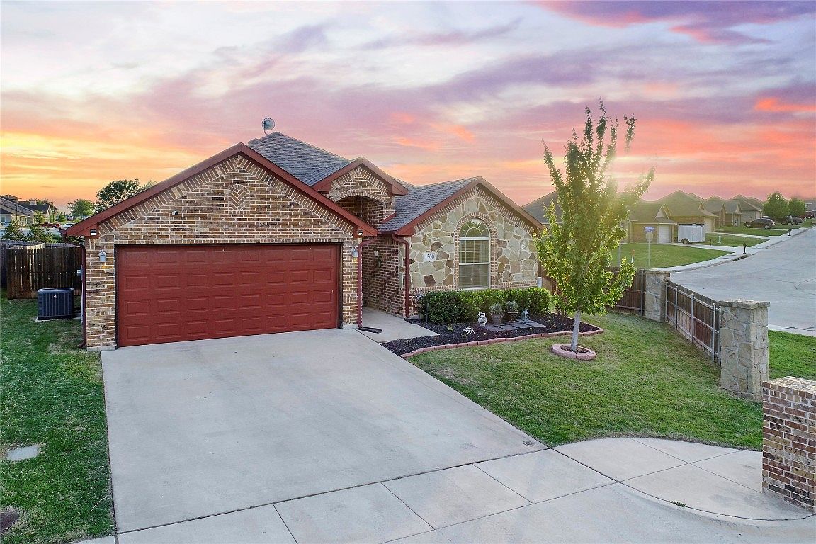 1300 Town Creek Cir, Weatherford, TX 76086 Zillow