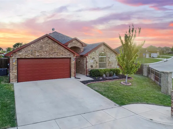 1300 Town Creek Cir, Weatherford, TX 76086