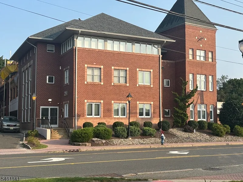 2 bed, 2.0 bath, $3,900 — Photo 3