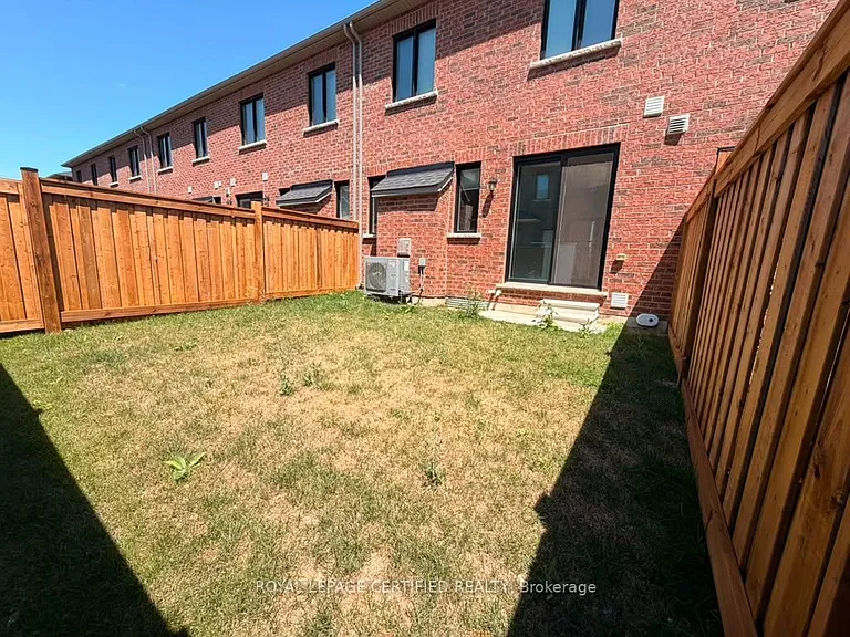 1514 Moira Cres — Photo 14