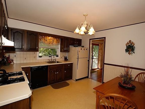 Kitchen comes with stove, refrigerator, dishwasher and Range!