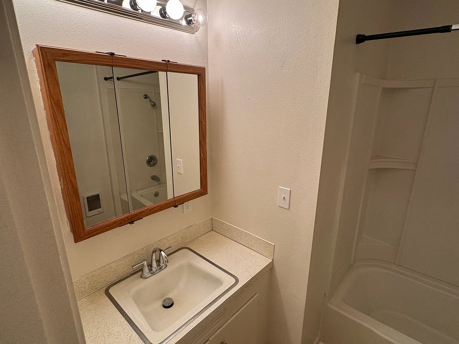 2 bed, 800 sqft, $1,975 — Photo 3