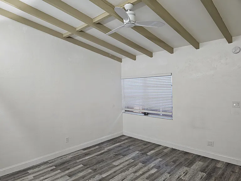 2101 Miami Rd #4 — Photo 3