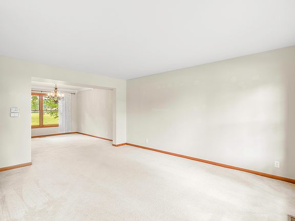 5th image of 997 S Hampton Ct