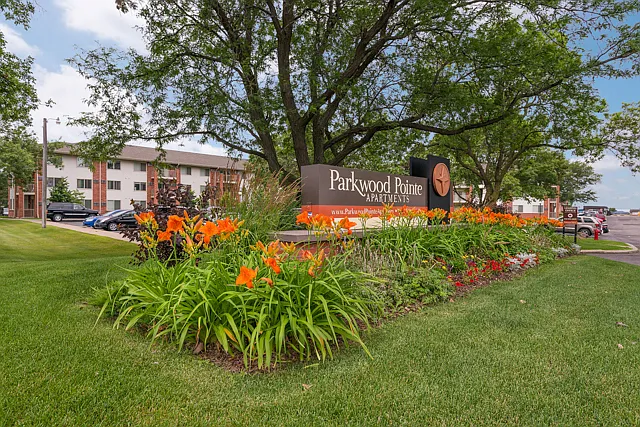 Parkwood Pointe Apartments — Photo 36