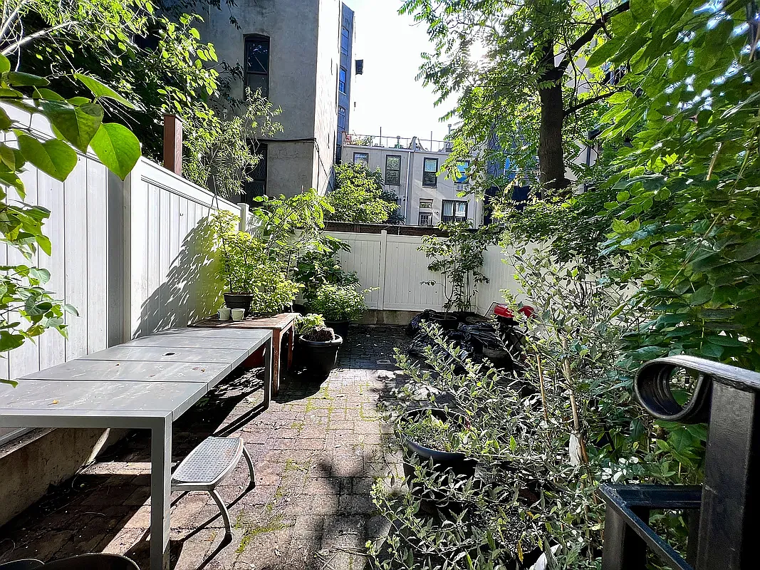 Building Photo - 140 W 130th St #GARDEN