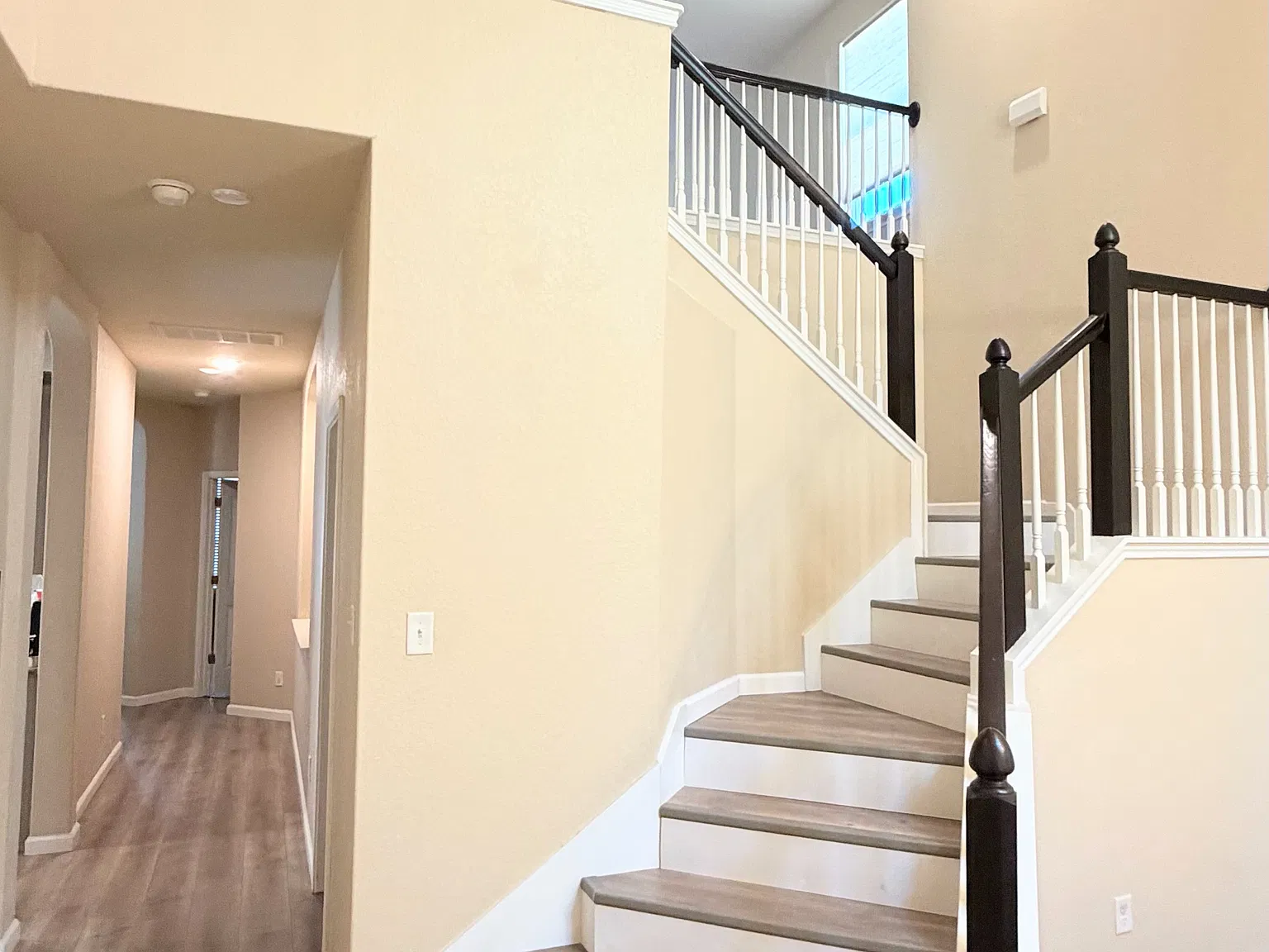 4 bed, 2687 sqft, $2,000 — Photo 3