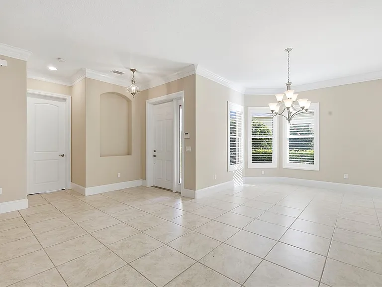 2030 Bridgepointe Cir #112 — Photo 4