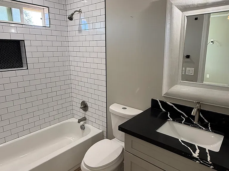 1410 W Pepper Pl #B — Photo 7