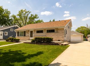 636 W Sunset Ave, Villa Park, IL 60181