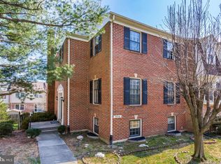 4918 Carriagepark Rd, Fairfax, VA 22032