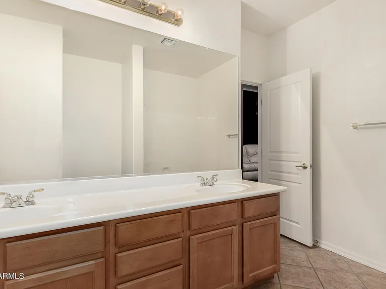 1203 E Kramer Cir — Photo 31