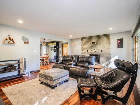 6021 North Ironwood LANE, Glendale, WI 53217