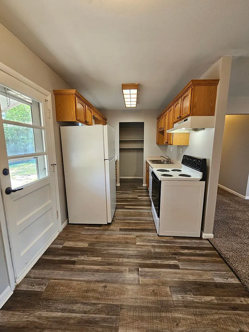 4 Bed | 1 Bath | South — Photo 4