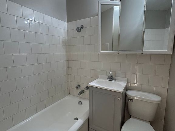 5th image of 413 NW 1st Ave APT 2