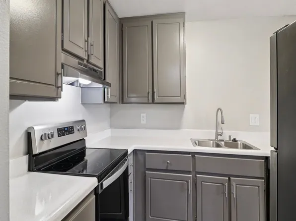 Renovated Oceanside Apartment Homes-MOVE IN PROMOTION!