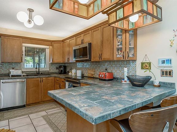 2nd image of 302 Limona Rd