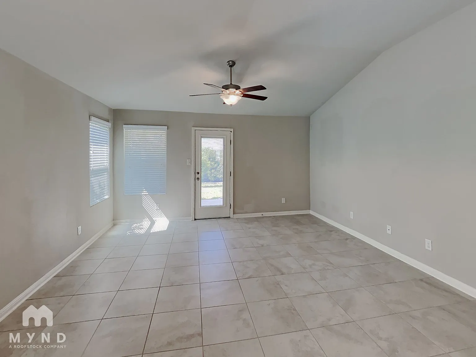 3 bed, 2.0 bath, 1525 sqft, $1,765 — Photo 2