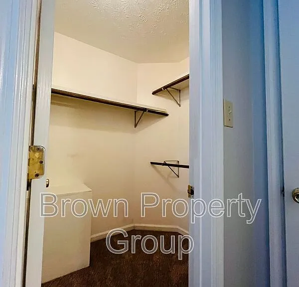 121 Sprucepine Dr — Photo 16