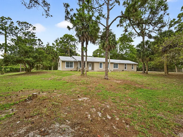 16932 Okeechobee Blvd — Photo 4