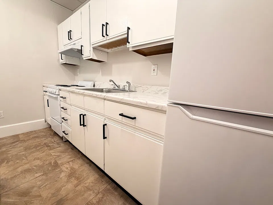 18 Brook St #2