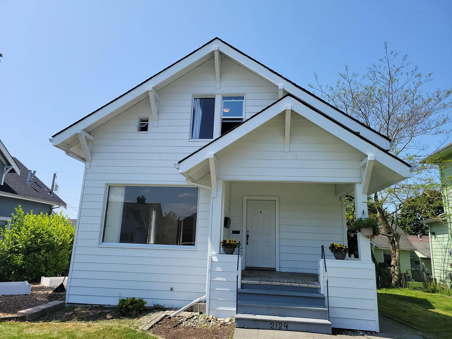 2124 Rainier Ave — Photo 2