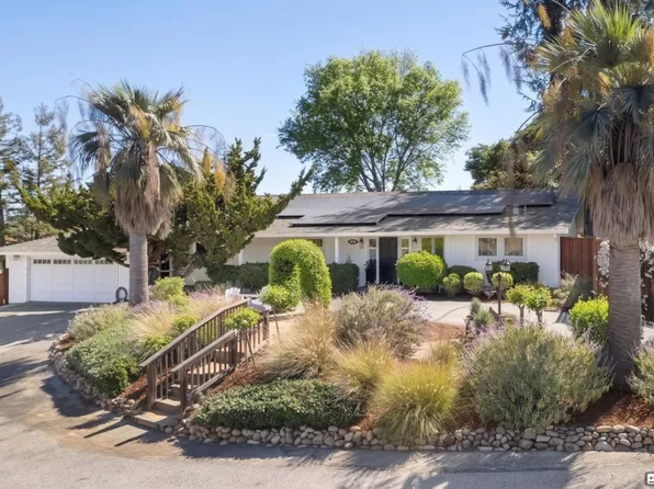 2395 Branner Dr, Menlo Park, CA 94025