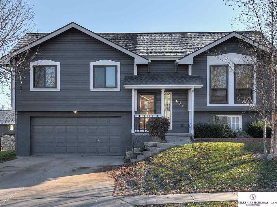 1st image of 607 Rosewood Ave