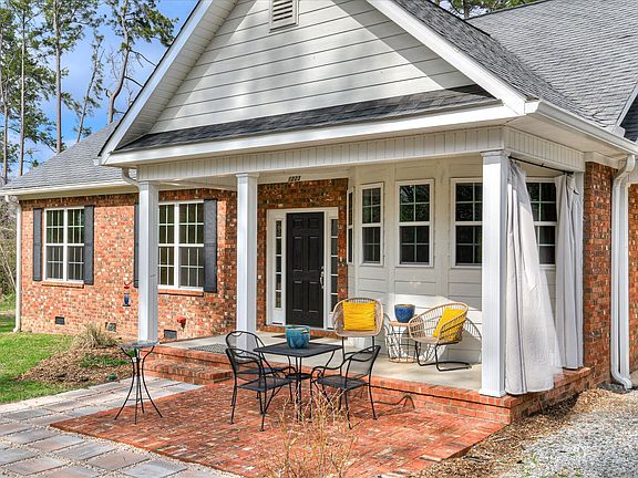 3rd image of 1223 Reid Road