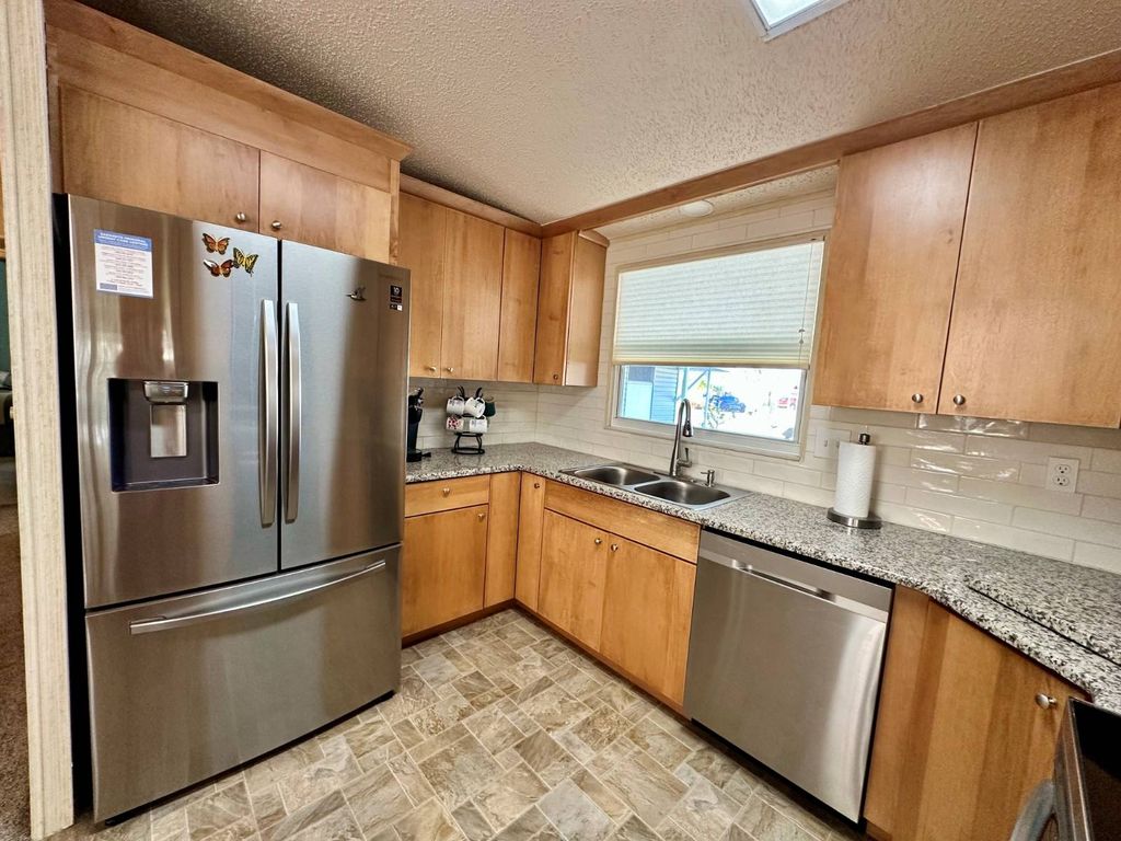 64 King Arthur Dr, Nokomis, FL - View 3