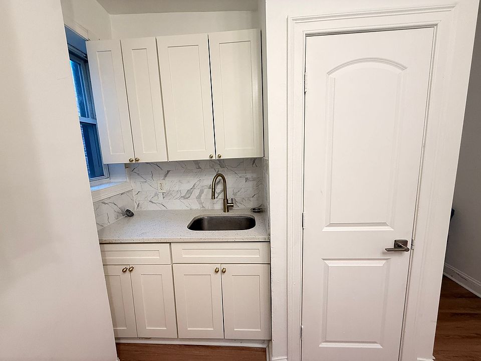 1st image of 211 Woodward St #12A