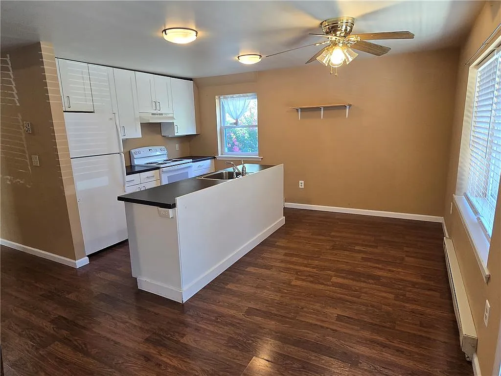 2 bed, 785 sqft, $1,600 — Photo 2