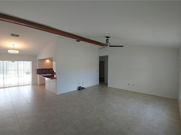 5th image of 3627 SW 6th Ave