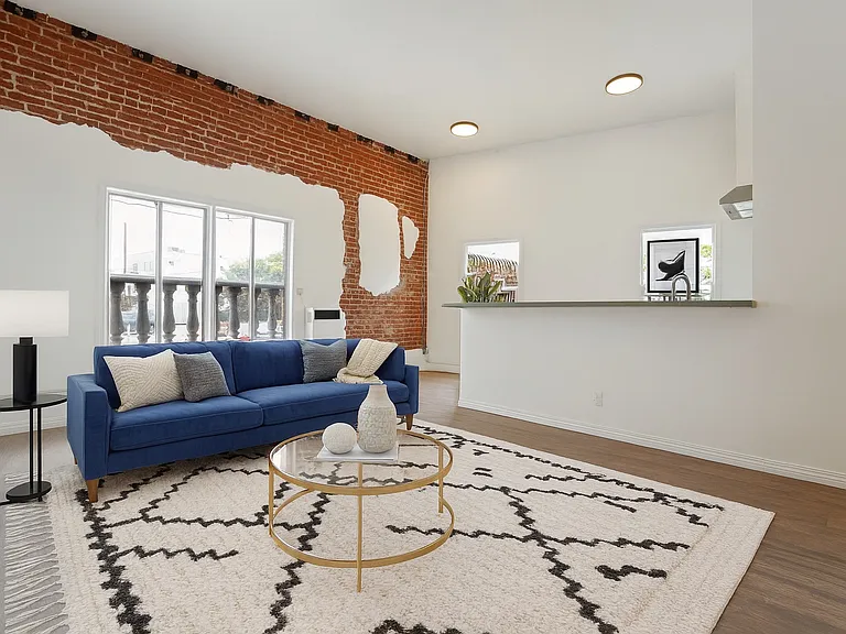 1905 S Harcourt Ave #1 — Photo 2