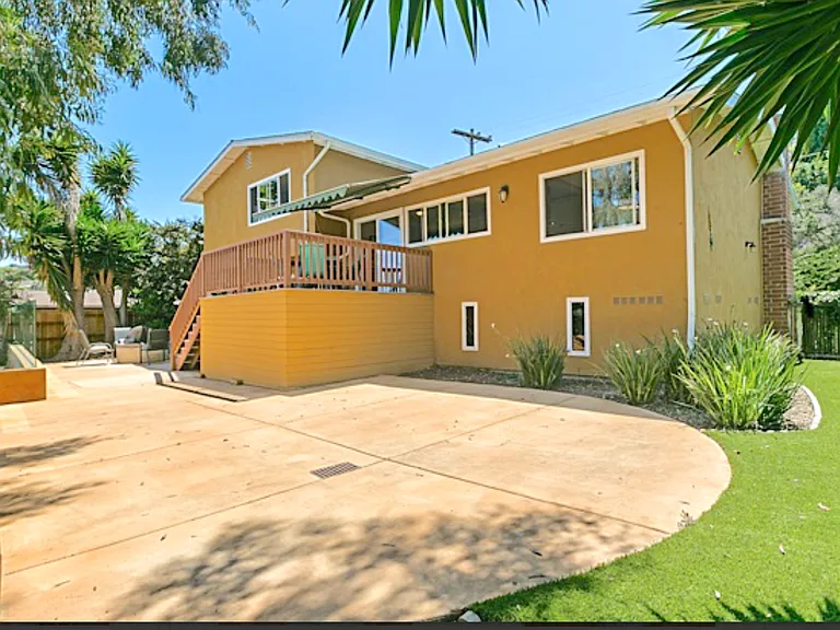5881 Desert View Dr — Photo 13