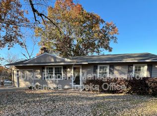 5330 SW 31st St, Topeka, KS 66614
