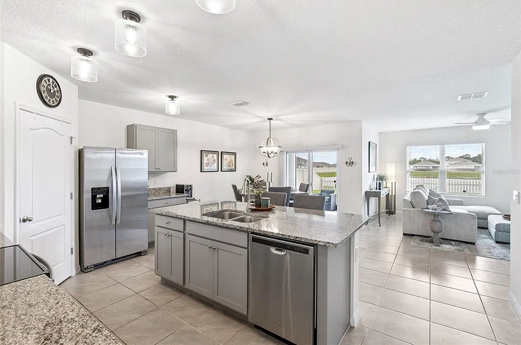 4 bed, 2.0 bath, 1846 sqft, $2,600 — Photo 3
